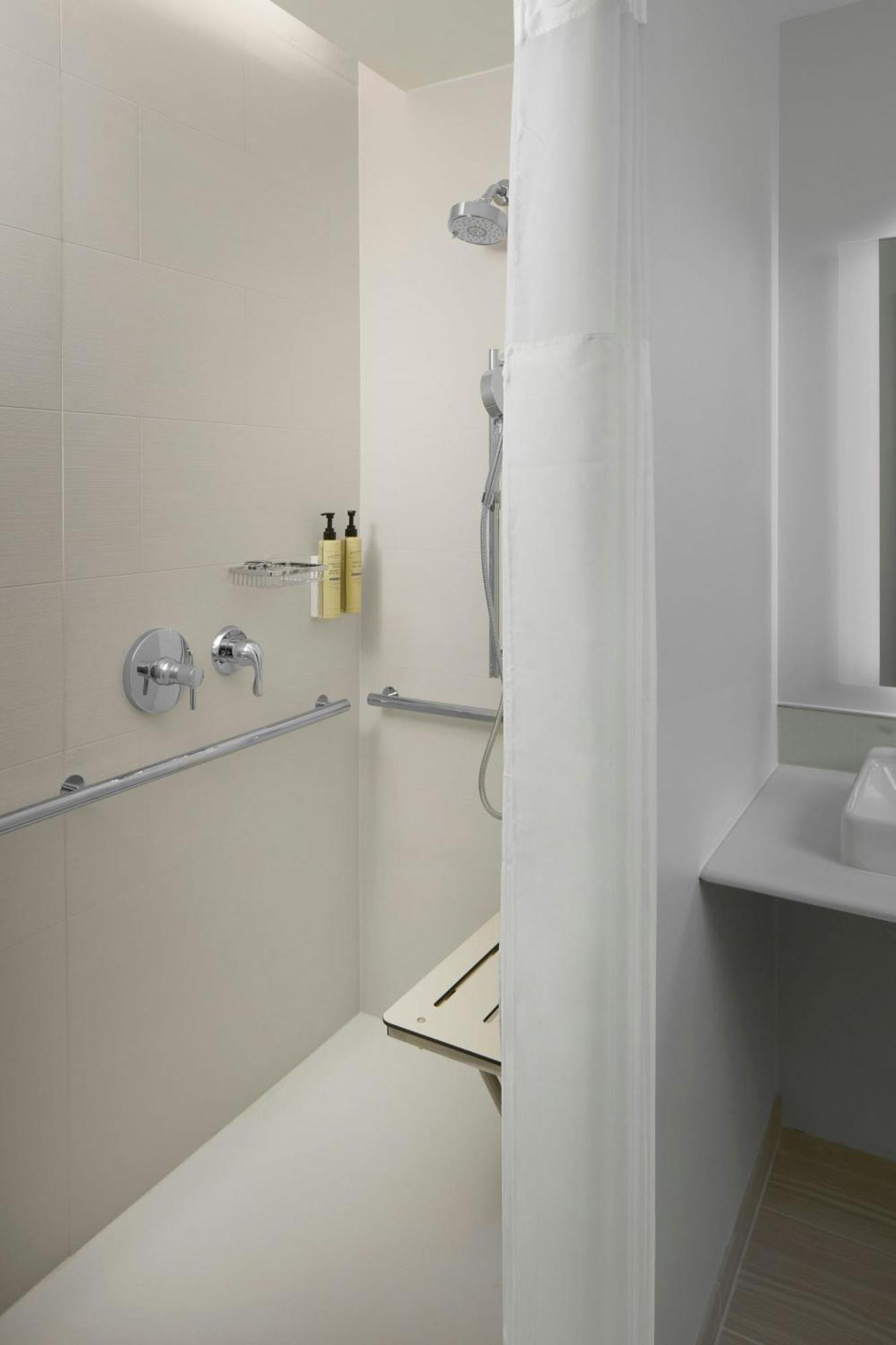 Element Charlotte Uptown Hotel Bagian luar foto